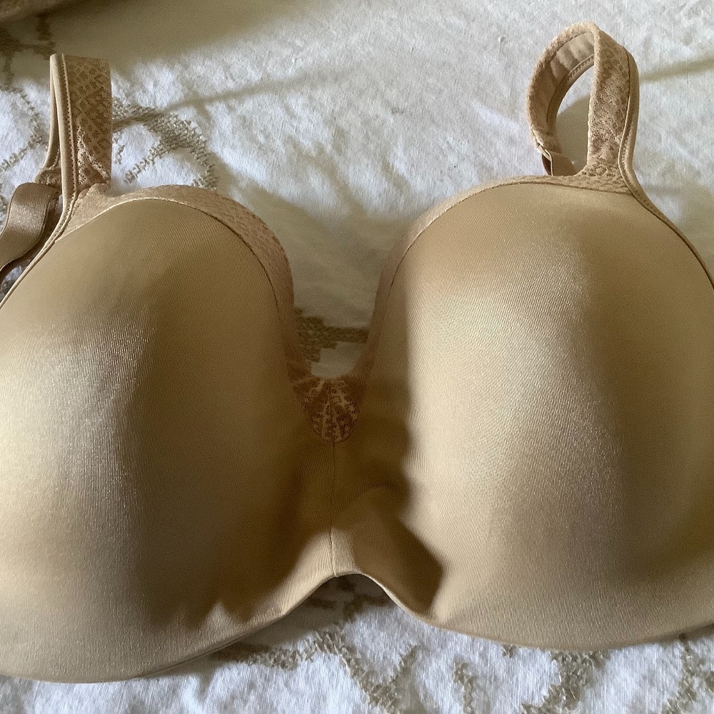 Nwt Playtex Secrets seamless underwire bra.